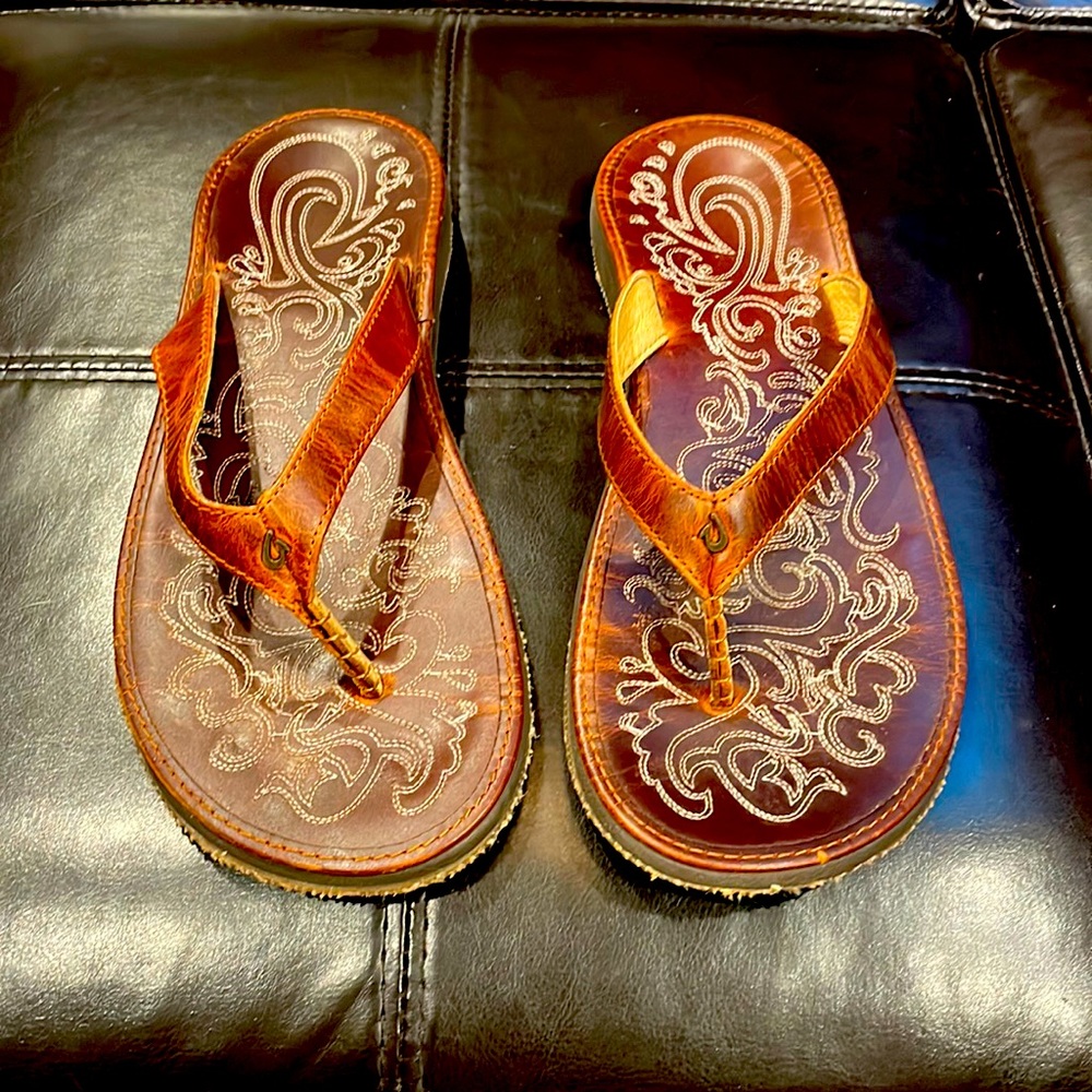 OluKai Paniolo Flip Flops. Size 10. Sandals. Worn twice.